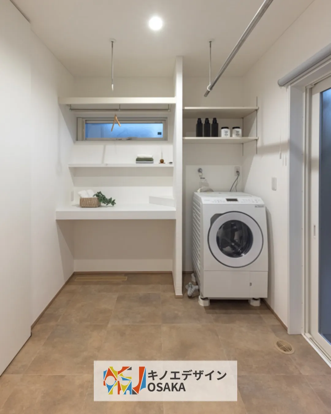 ランドリーのフロアタイルは